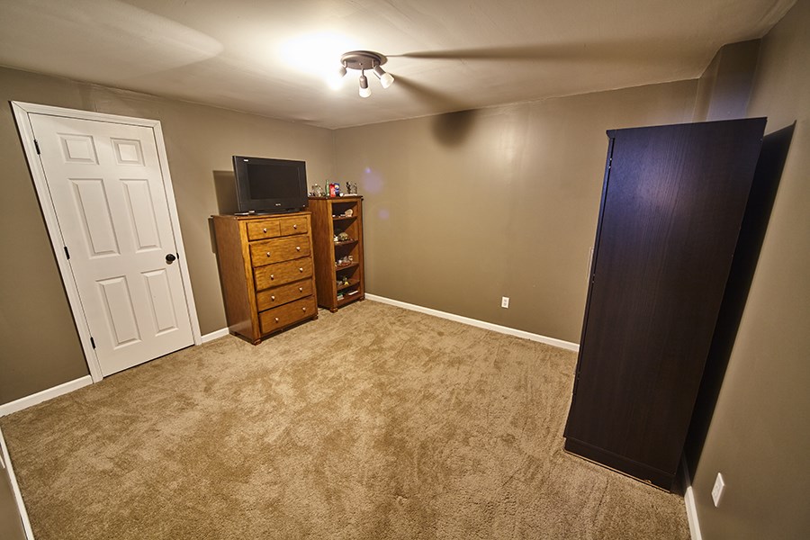 1406 Baron Ct, Auburn, IN 46706 photo 29