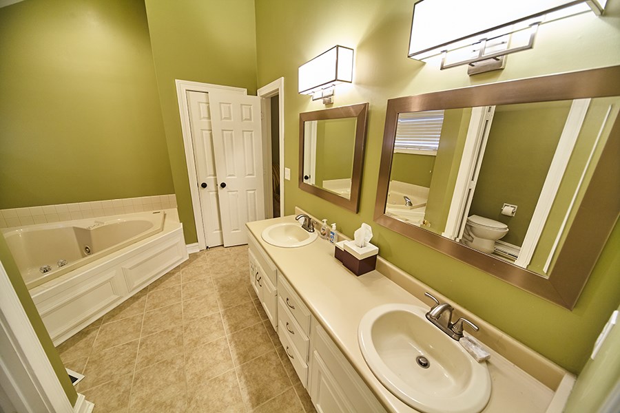1406 Baron Ct, Auburn, IN 46706 photo 21
