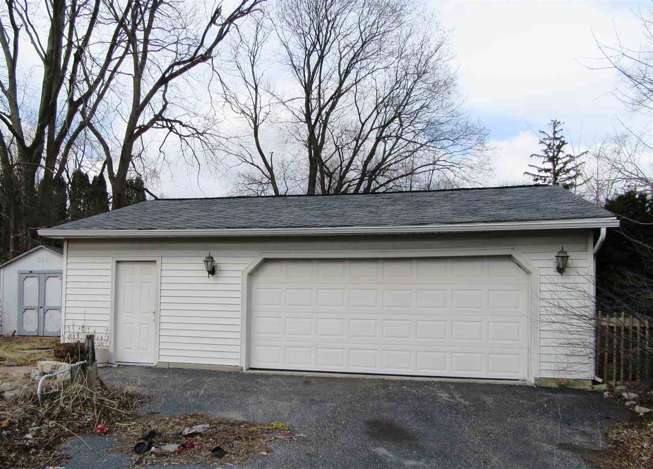 1072 Stitt St, Wabash, IN 46992 photo 2