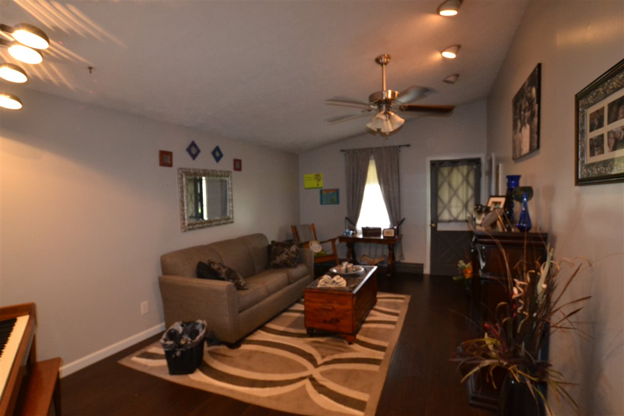 602 S Sale St, Ellettsville, IN 47429 photo 2