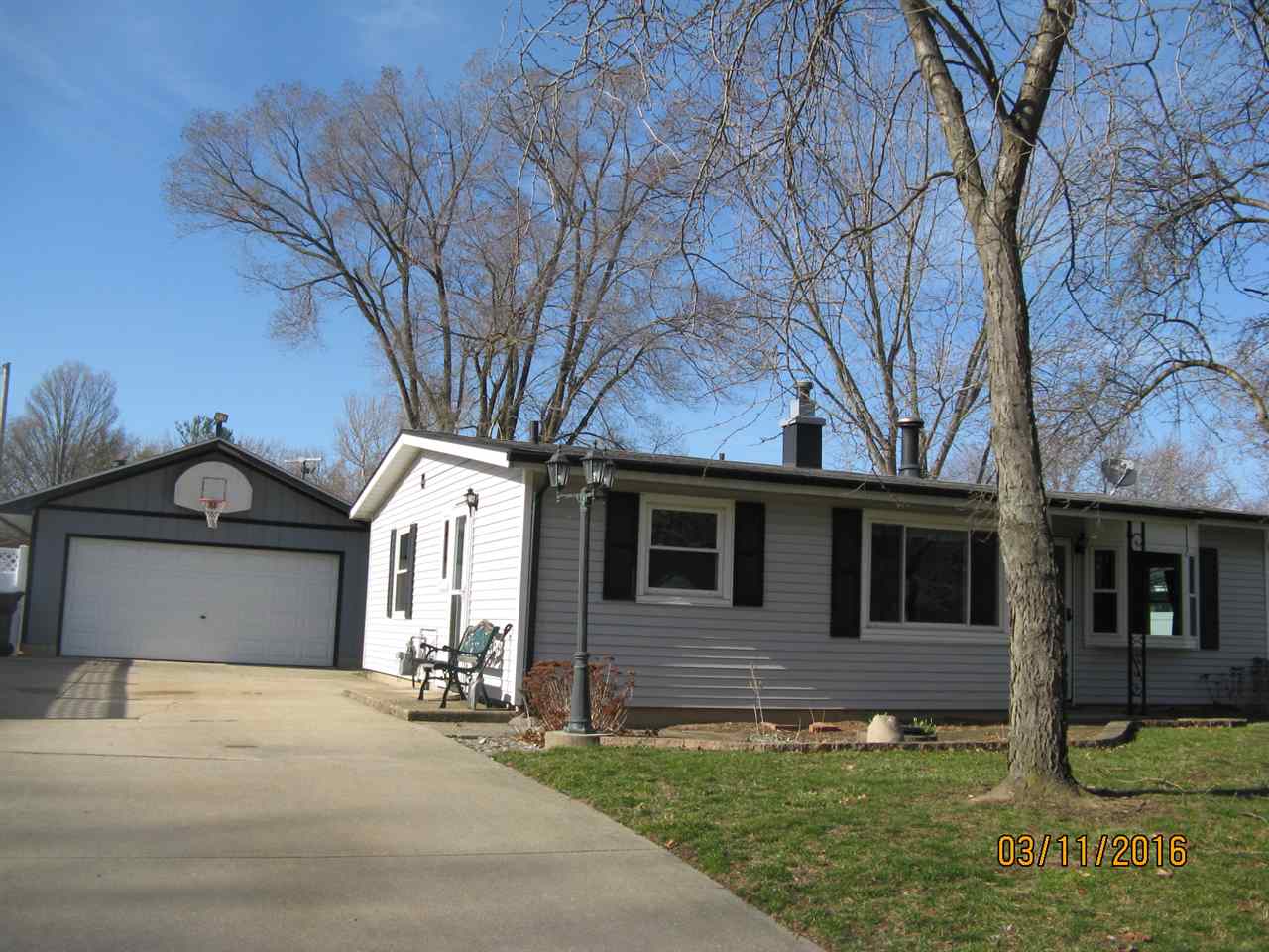 15725 Arthur St, Granger, IN 46530 photo 2