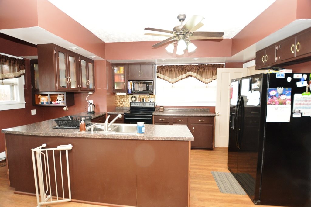 957 E Clinton St, Frankfort, IN 46041 photo 10