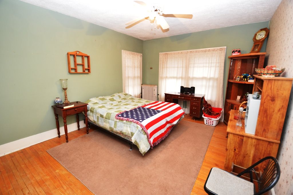 957 E Clinton St, Frankfort, IN 46041 photo 17
