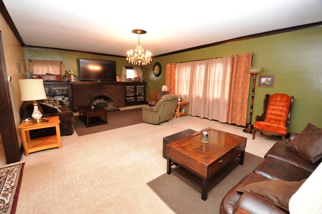 957 E Clinton St, Frankfort, IN 46041 photo 5