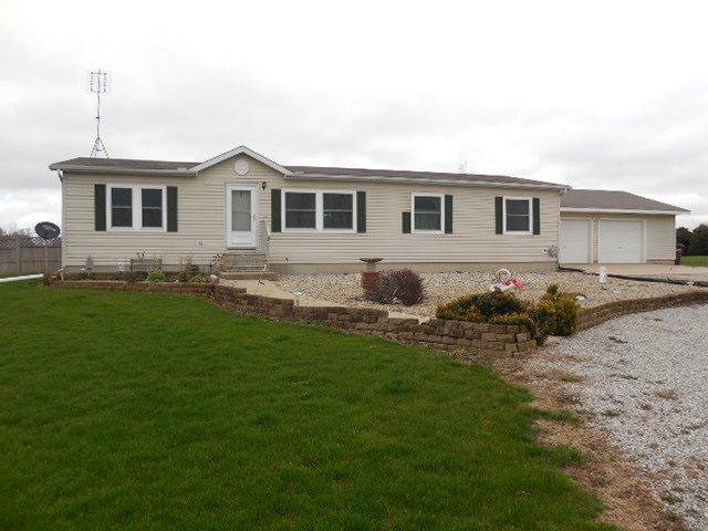 2145 E 400 S, Wolcottville, IN 46795 photo 1