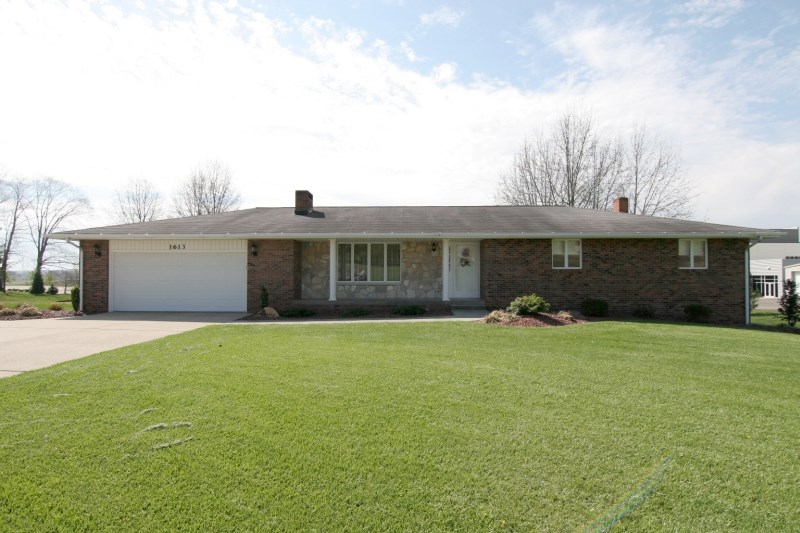 1613 E Hillbrook Rd, Jasper, IN 47546 photo 2