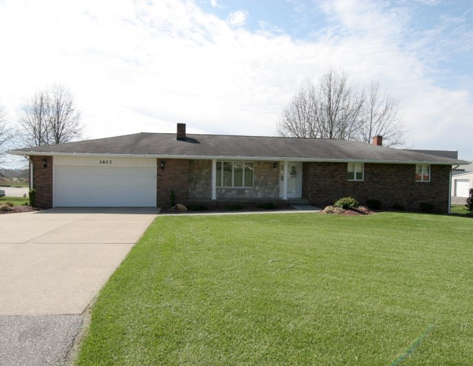 1613 E Hillbrook Rd, Jasper, IN 47546 photo 1