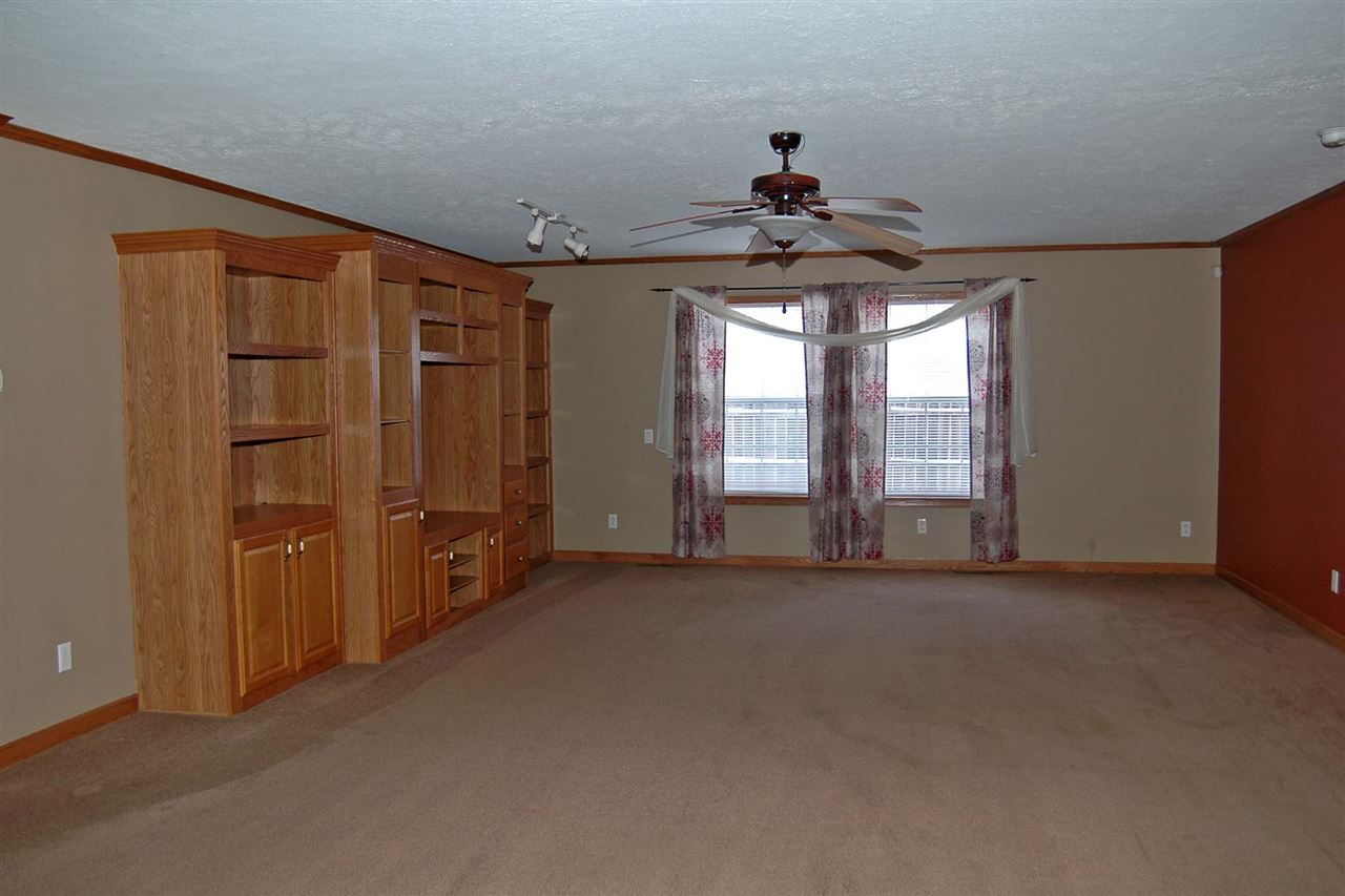 643 E 3rd St, Mishawaka, IN 46544 photo 3