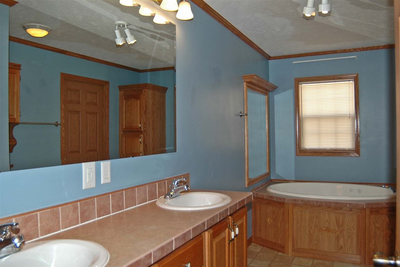 643 E 3rd St, Mishawaka, IN 46544 photo 16