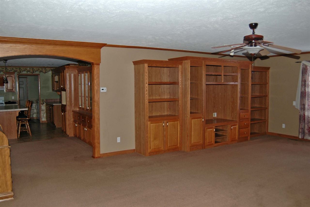 643 E 3rd St, Mishawaka, IN 46544 photo 4