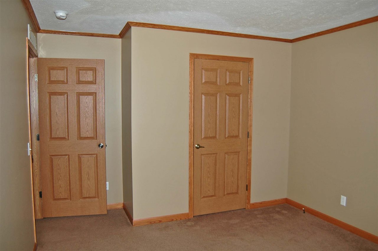 643 E 3rd St, Mishawaka, IN 46544 photo 22