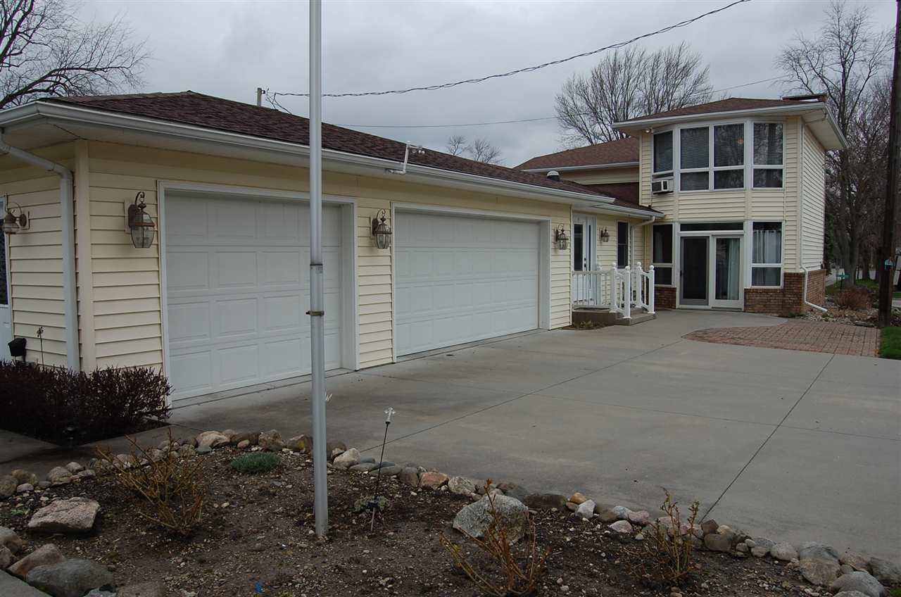 113 Harrison St, Wakarusa, IN 46573 photo 4