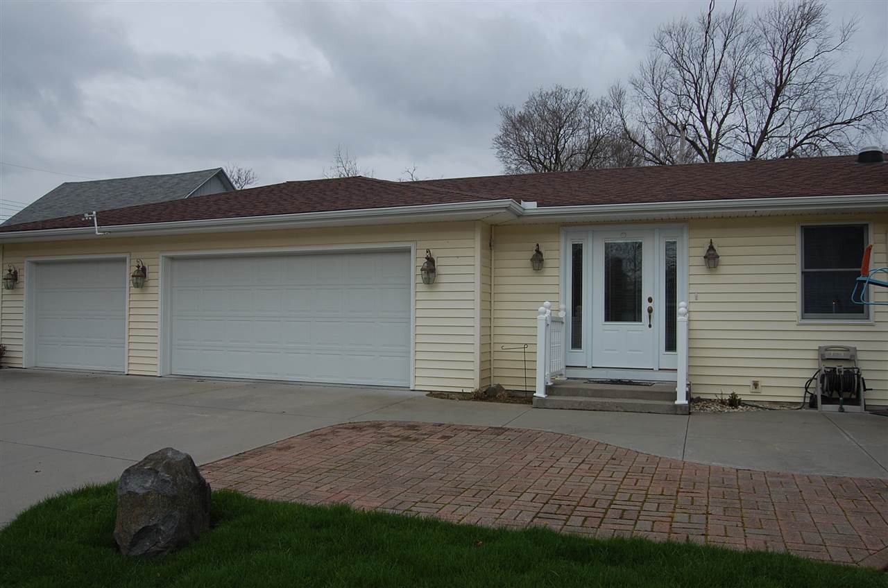 113 Harrison St, Wakarusa, IN 46573 photo 3