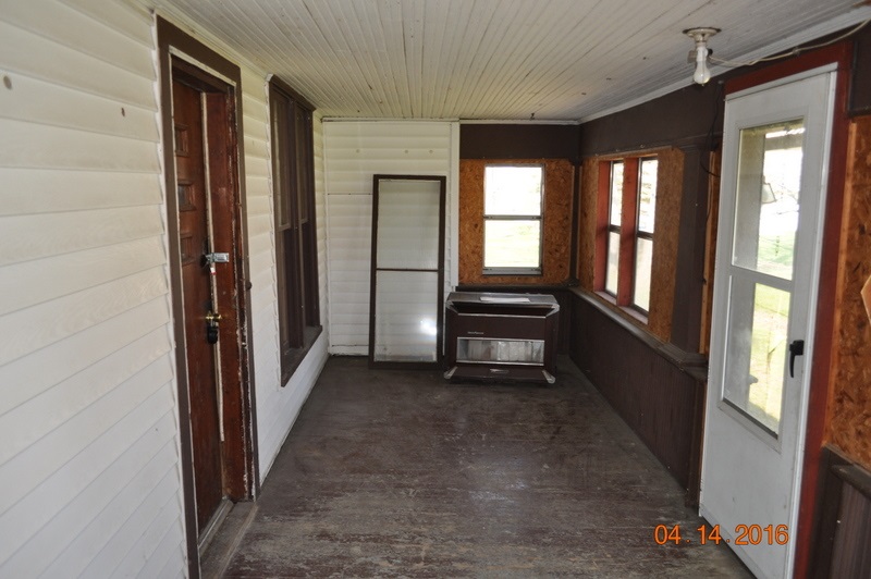 565 S Oak St, Waterloo, IN 46793 photo 6