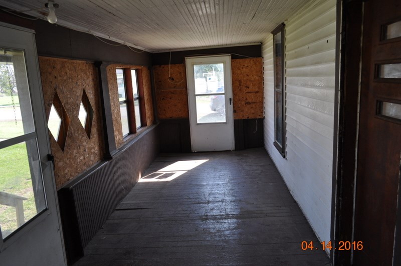 565 S Oak St, Waterloo, IN 46793 photo 5