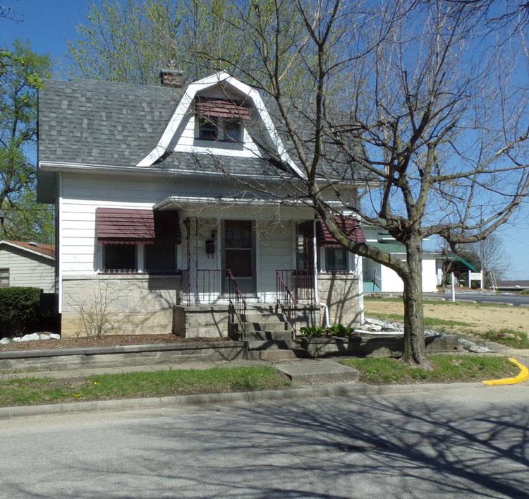 608 N Main St, Bicknell, IN 47512 photo 1