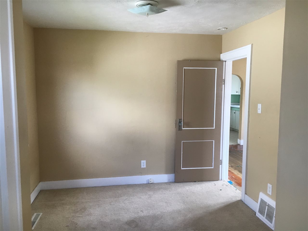 922 Berlin Ave, Mishawaka, IN 46544 photo 5