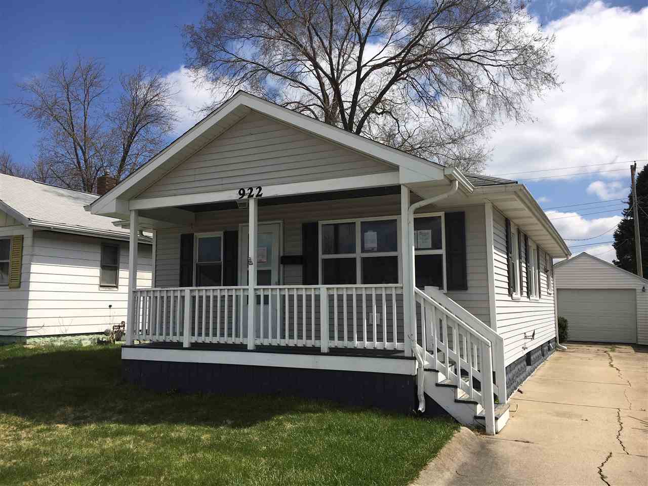 922 Berlin Ave, Mishawaka, IN 46544 photo 1
