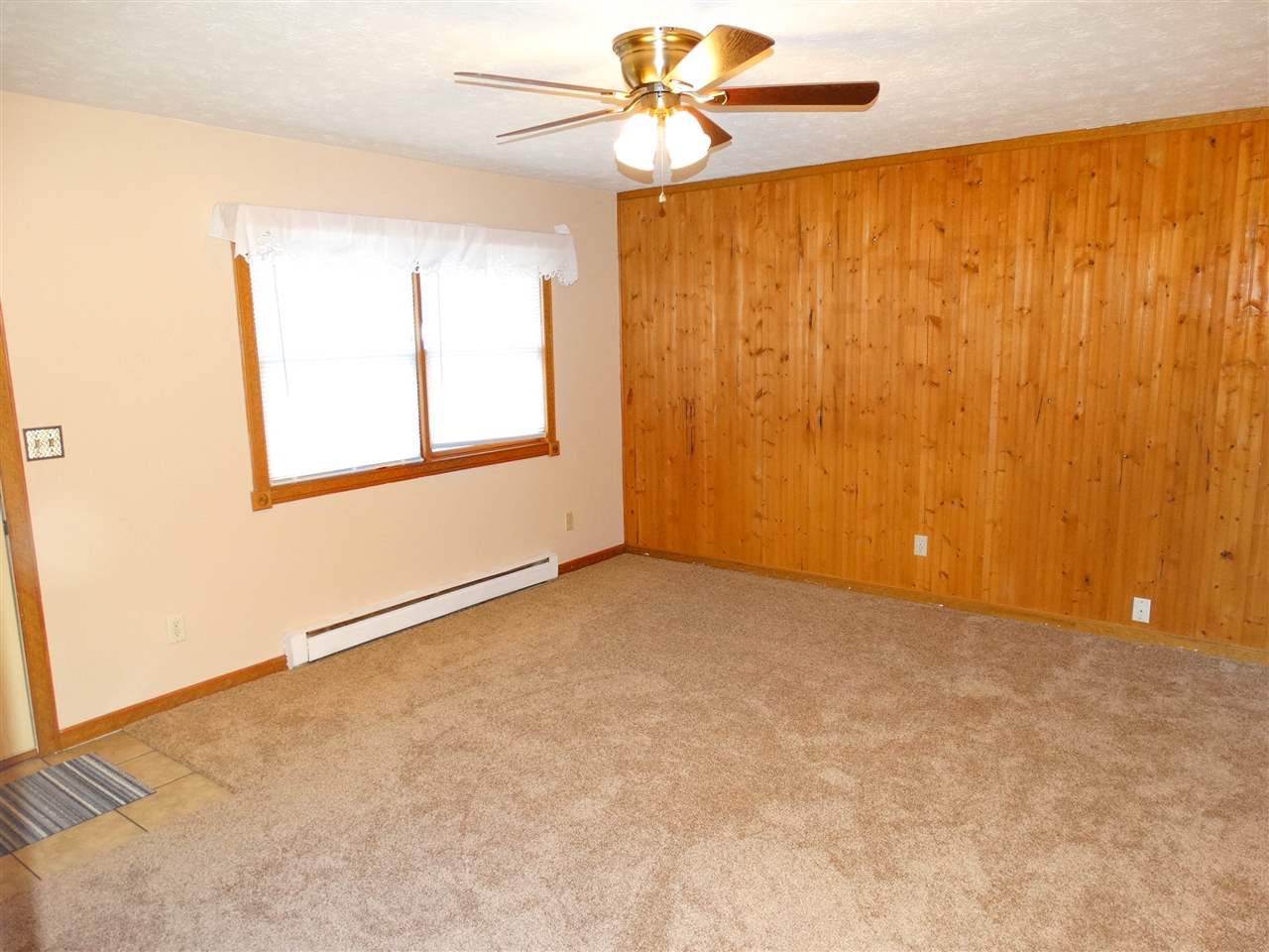 405 E 12th St, Brookston, IN 47923 photo 3