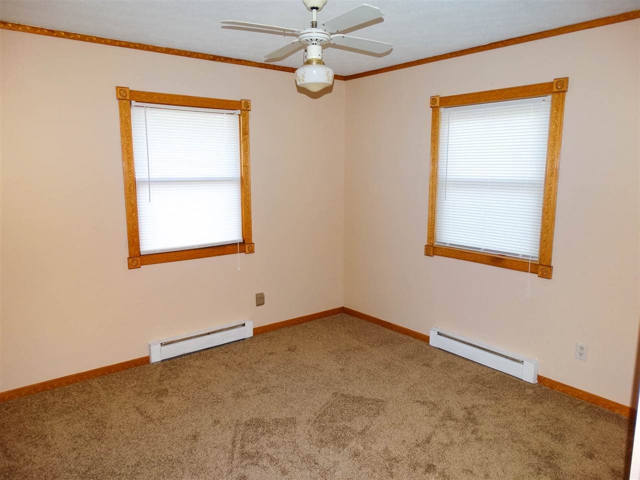 405 E 12th St, Brookston, IN 47923 photo 9