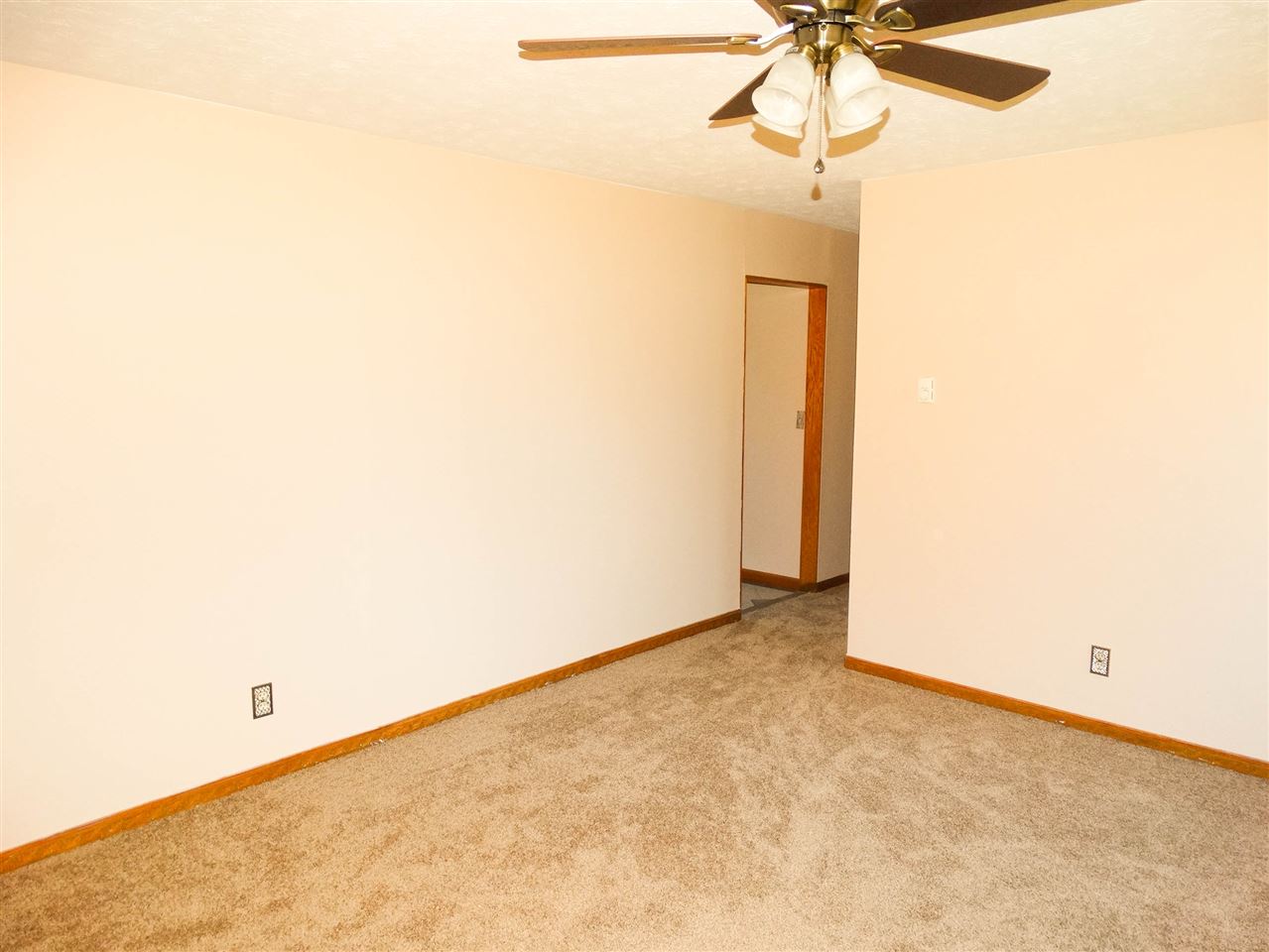 405 E 12th St, Brookston, IN 47923 photo 5