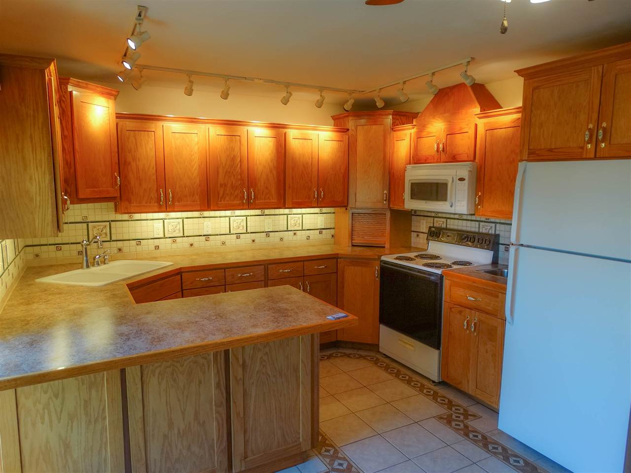 405 E 12th St, Brookston, IN 47923 photo 4