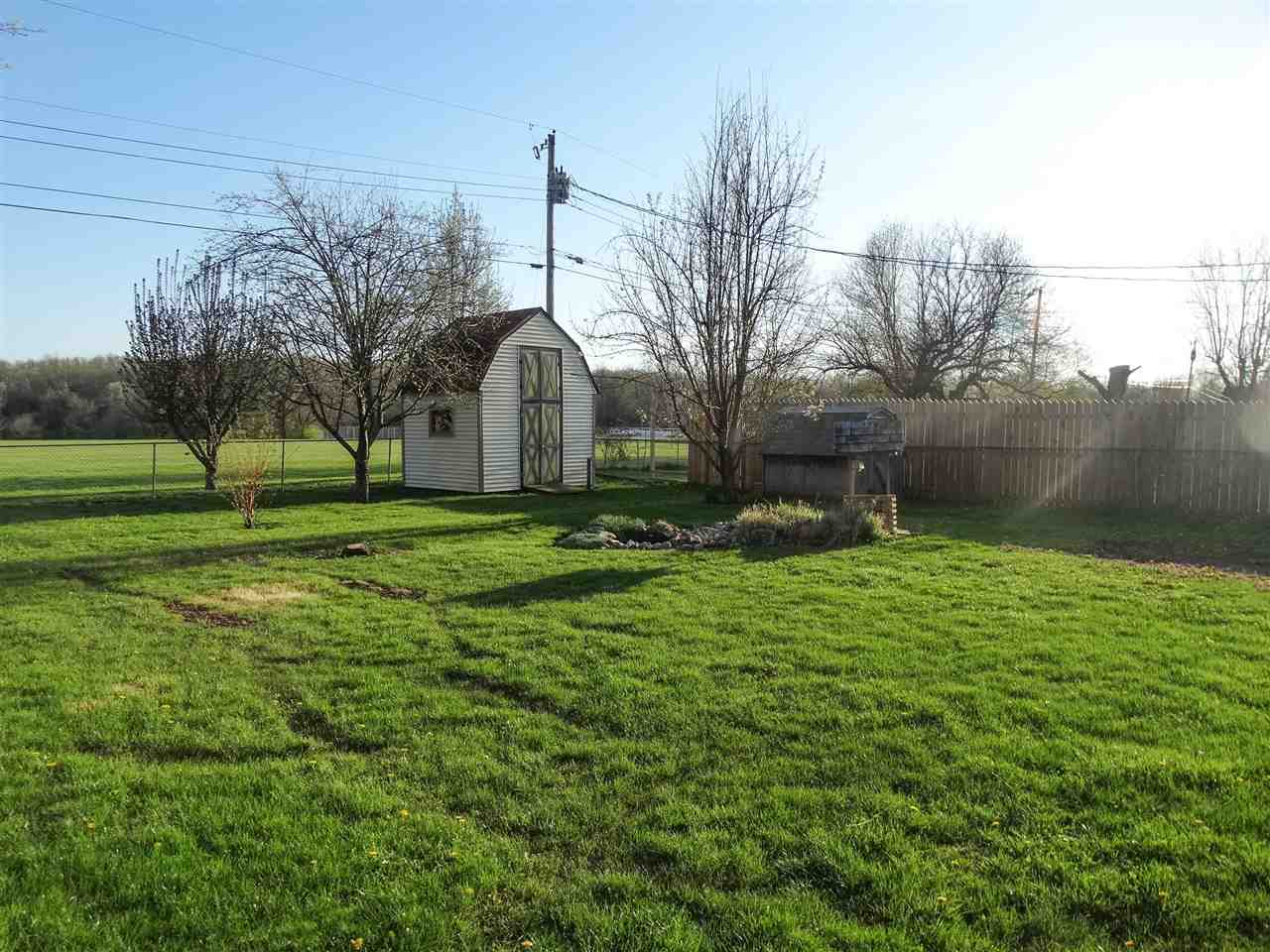 405 E 12th St, Brookston, IN 47923 photo 11