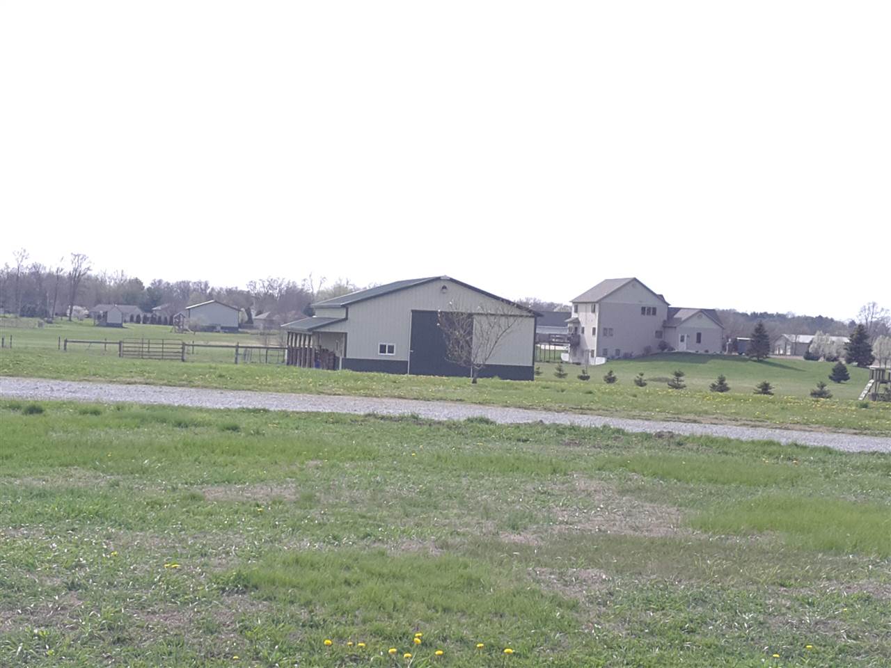 4667 N Sullivan Rd, Leesburg, IN 46538 photo 3