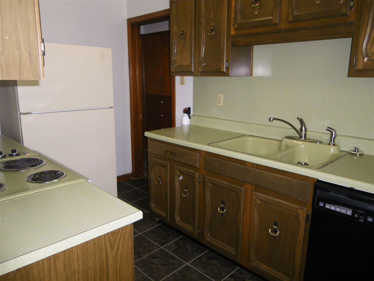 2821 Oakley St, Evansville, IN 47710 photo 4