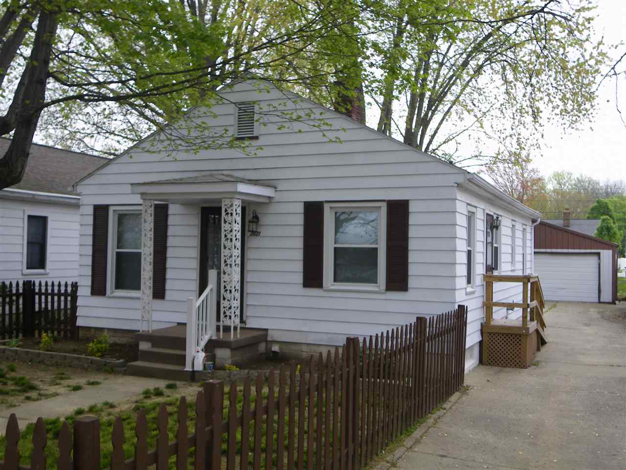 2821 Oakley St, Evansville, IN 47710 photo 1
