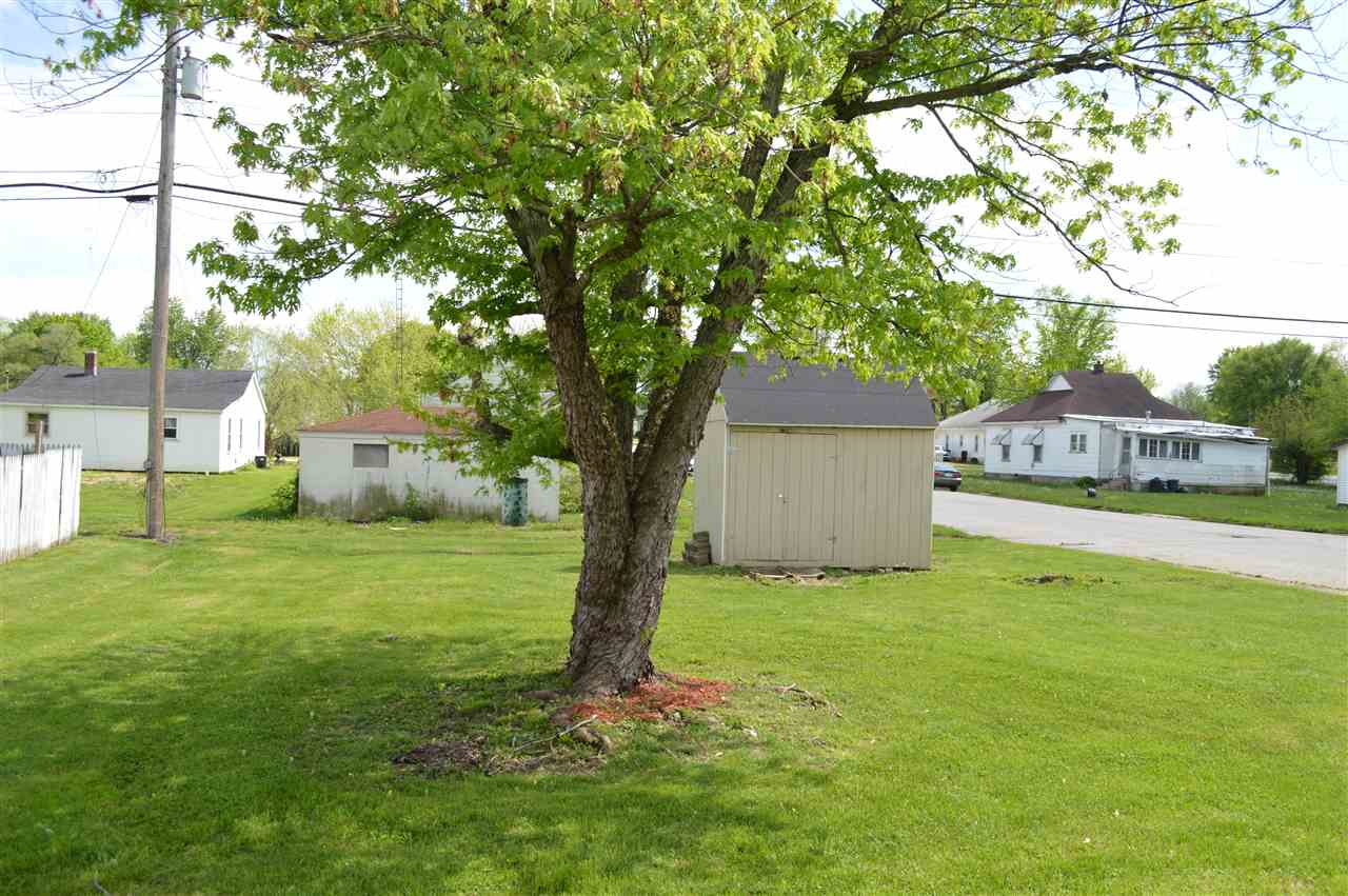 324 W Frank St, Mitchell, IN 47446 photo 2