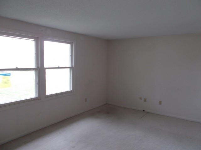 6112 Glenview Dr, Fort Wayne, IN 46815 photo 4