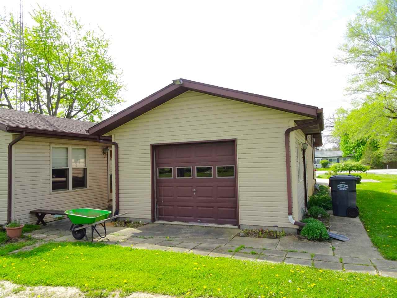 920 E State, Albany, IN 47320 photo 29