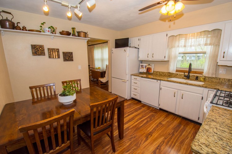 12860 Loop Ct, Granger, IN 46530 photo 4