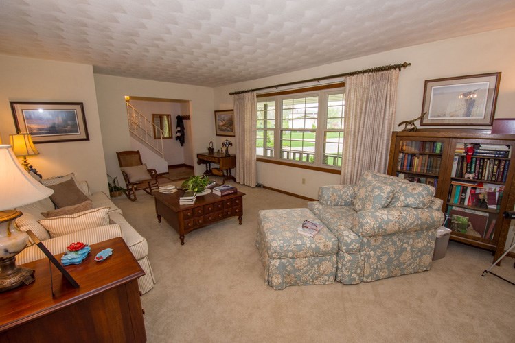 12860 Loop Ct, Granger, IN 46530 photo 2