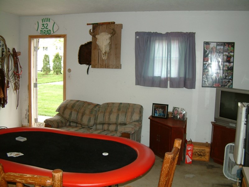 158 E John, Nappanee, IN 46550 photo 19