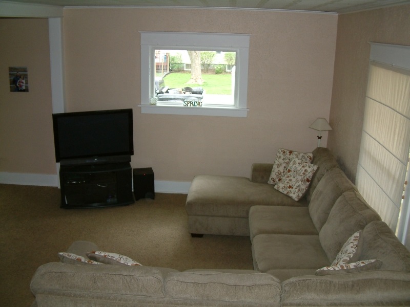 158 E John, Nappanee, IN 46550 photo 3