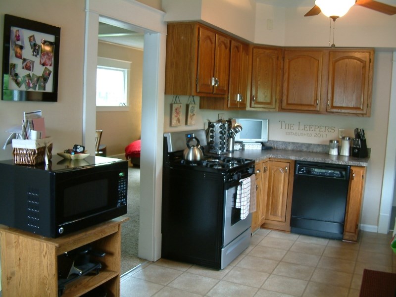 158 E John, Nappanee, IN 46550 photo 7
