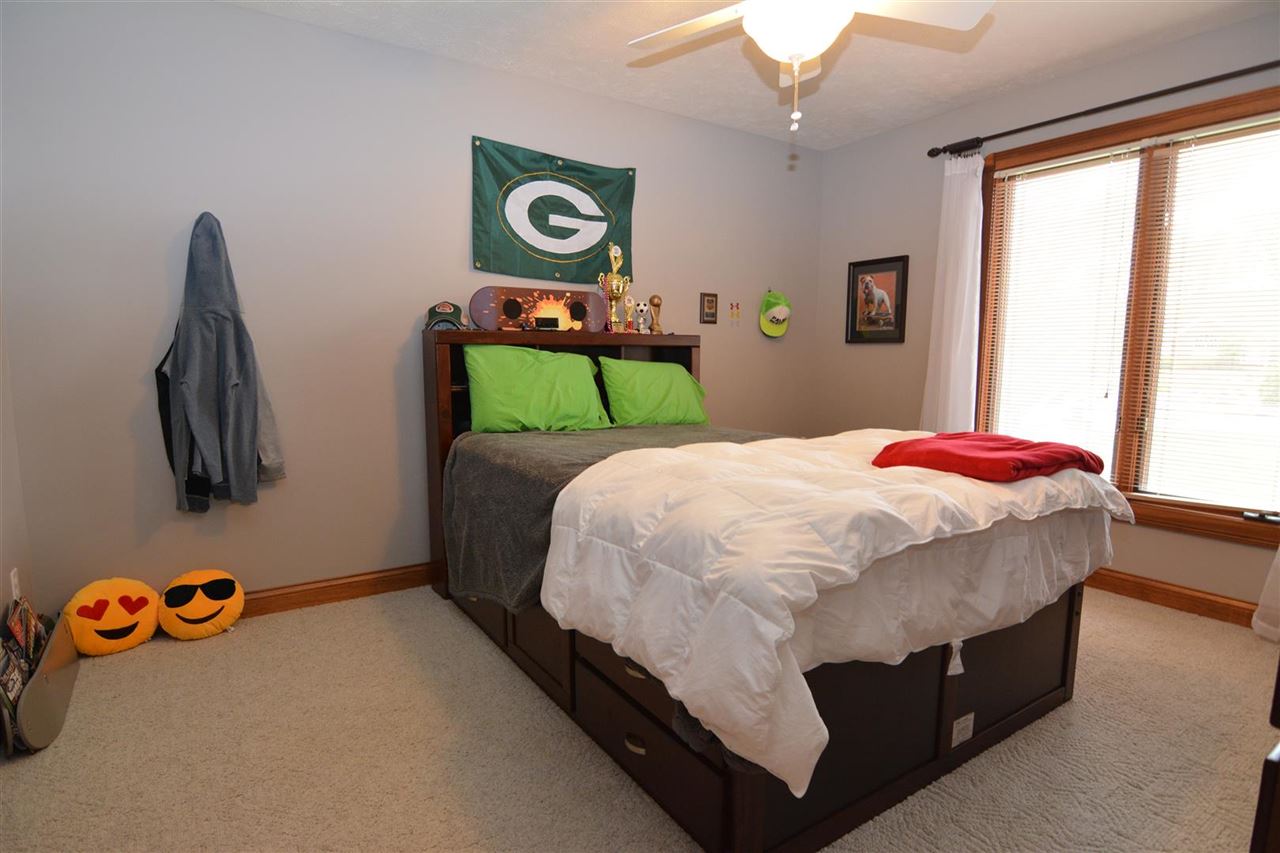 5626 Harmony Woods Ln, Evansville, IN 47720 photo 3
