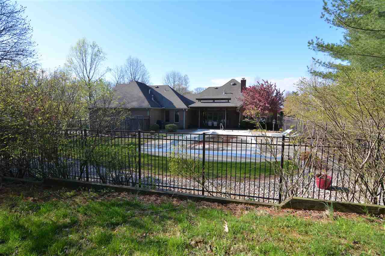 5626 Harmony Woods Ln, Evansville, IN 47720 photo 2