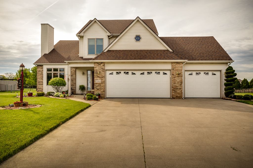 7884 E Gantony Dr, Fort Wayne, IN 46818 photo 1