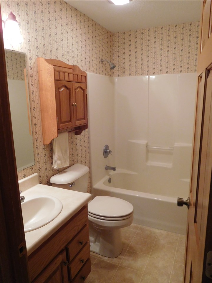 1510 Waynedale Dr, Garrett, IN 46738 photo 9