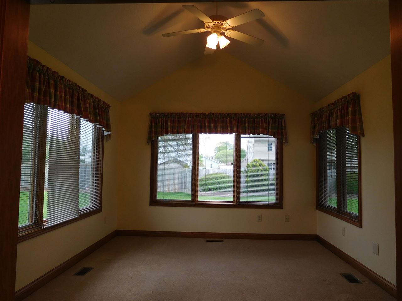 1510 Waynedale Dr, Garrett, IN 46738 photo 2