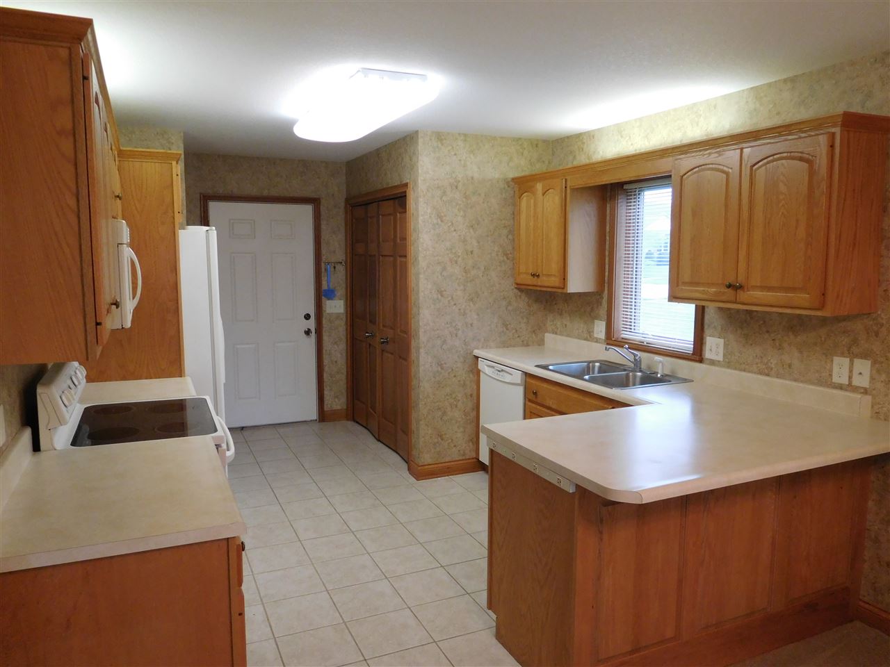 1510 Waynedale Dr, Garrett, IN 46738 photo 6