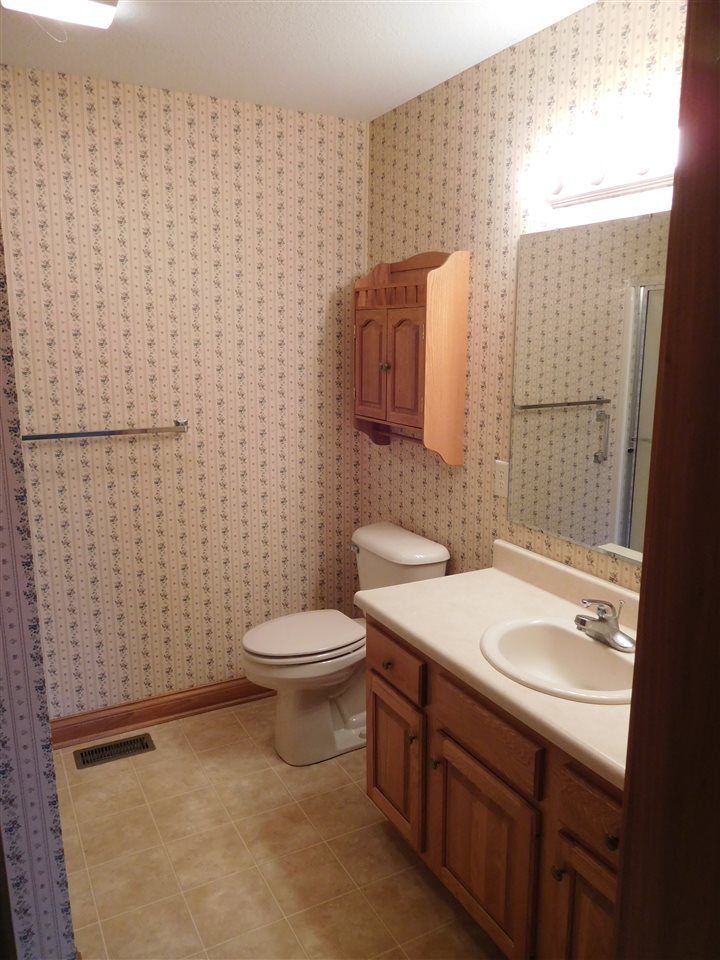 1510 Waynedale Dr, Garrett, IN 46738 photo 12