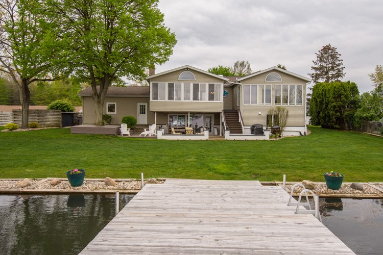 25215 Aqua Dr, Elkhart, IN 46514 photo 1