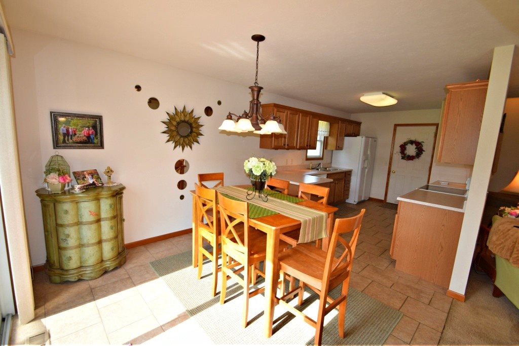 717 Mohawk Dr, Nappanee, IN 46550 photo 3