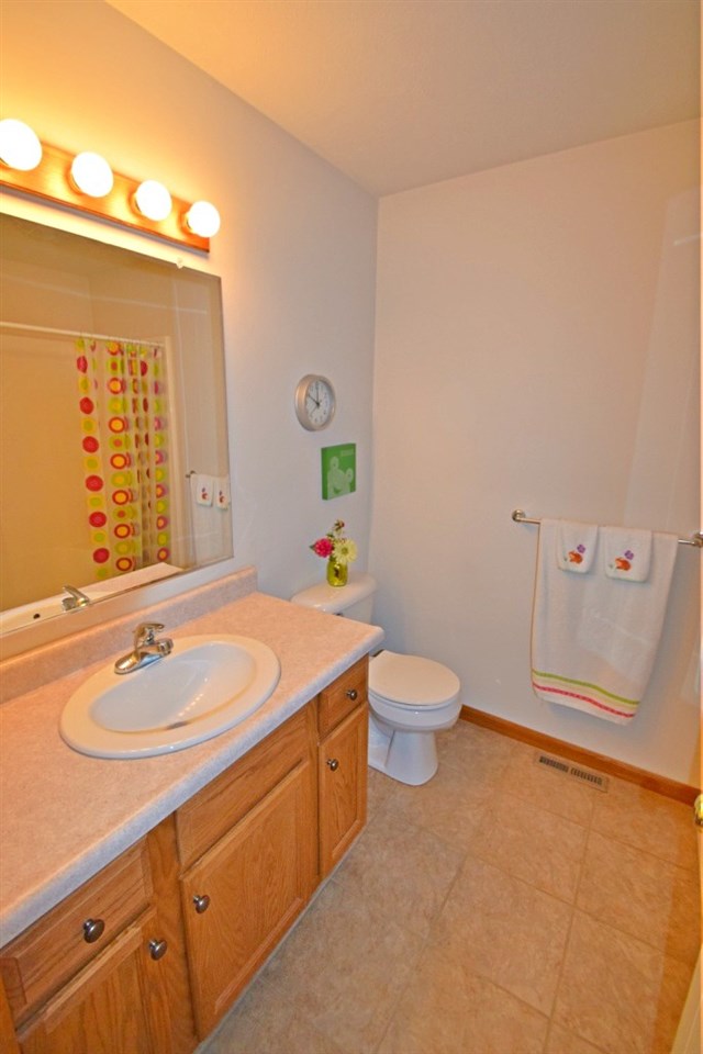 717 Mohawk Dr, Nappanee, IN 46550 photo 13