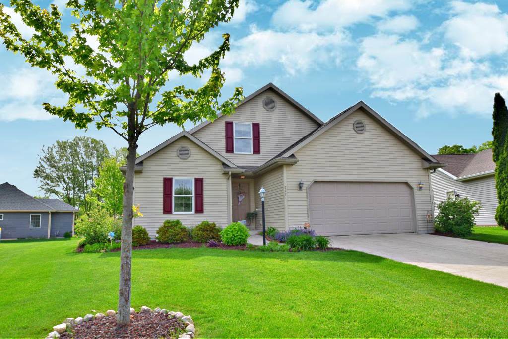 717 Mohawk Dr, Nappanee, IN 46550 photo 1