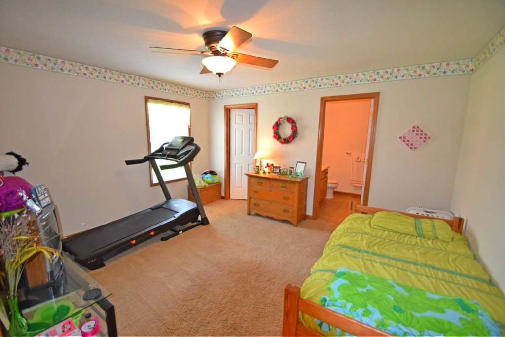 717 Mohawk Dr, Nappanee, IN 46550 photo 11